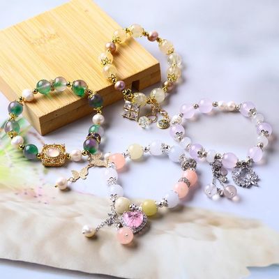 Des bracelets personnalisés en pierre de cristal de 10 mm avec une énergie curative.