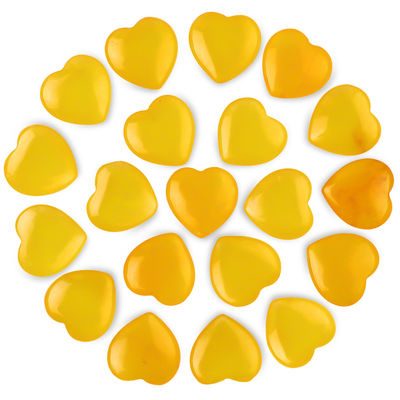 Des cristaux en forme de cœur en aventurine jaune / topaze pour méditer