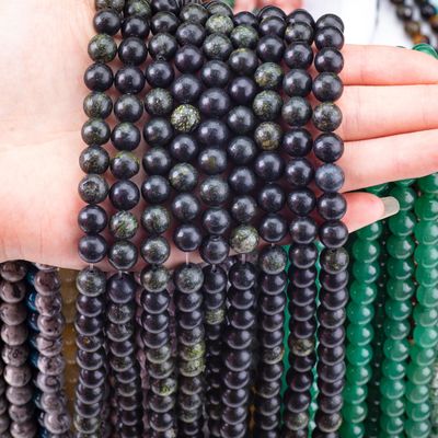 Des perles rondes en pierre de bord naturelle en cristal de pierre précieuse, des fils de perles en vrac pour la fabrication de bijoux