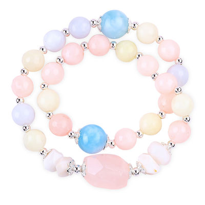 Un bracelet à perles rondes en morganite fait à la main en bricolage à double couche en cristal naturel