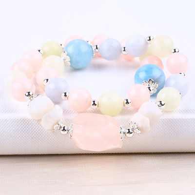 Un bracelet à perles rondes en morganite fait à la main en bricolage à double couche en cristal naturel