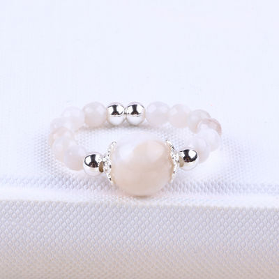 Anneau à perles en pierre précieuse de 4 mm fait à la main, réglable, élastique, agate blanc, pour les fêtes.