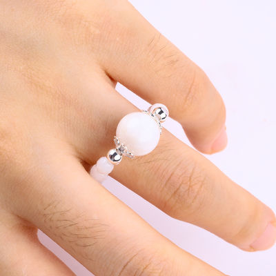 Anneau à perles en pierre précieuse de 4 mm fait à la main, réglable, élastique, agate blanc, pour les fêtes.