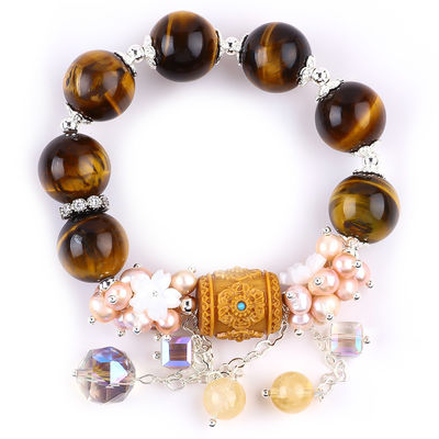 Une perle d'eau douce naturelle de 14 mm avec un magnifique bracelet en perles.