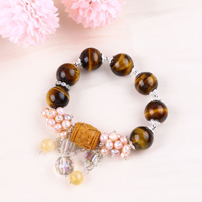 Une perle d'eau douce naturelle de 14 mm avec un magnifique bracelet en perles.