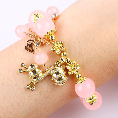 Bracelet en perles de quartz rose 12 mm sur mesure avec charme de cerf