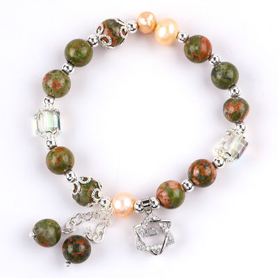 Une pierre unakite et une perle rose avec charme d'étoile, un bracelet de perles pour bijoux.