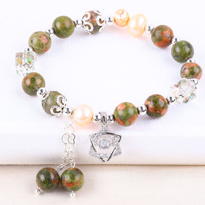 Une pierre unakite et une perle rose avec charme d'étoile, un bracelet de perles pour bijoux.