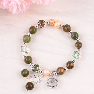 Une pierre unakite et une perle rose avec charme d'étoile, un bracelet de perles pour bijoux.