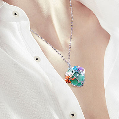 Le chakra spirituel de l'aventurine verte, la méditation, l'arbre de vie, le chakra du cœur, le collier en pierre de cristal.