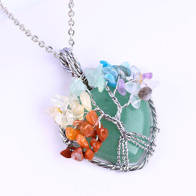 Le chakra spirituel de l'aventurine verte, la méditation, l'arbre de vie, le chakra du cœur, le collier en pierre de cristal.
