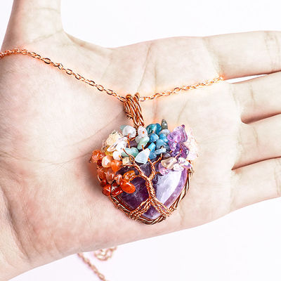 Le chakra spirituel de l'aventurine verte, la méditation, l'arbre de vie, le chakra du cœur, le collier en pierre de cristal.