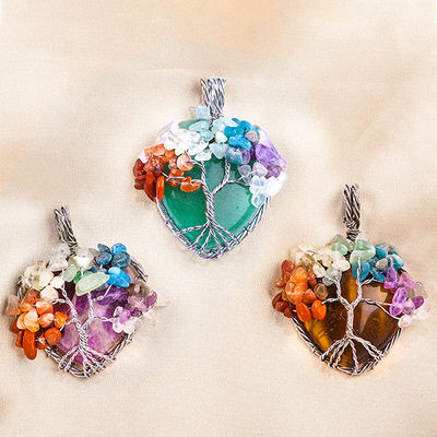 Le chakra spirituel de l'aventurine verte, la méditation, l'arbre de vie, le chakra du cœur, le collier en pierre de cristal.
