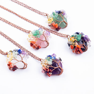Un collier de quartz en forme de cœur