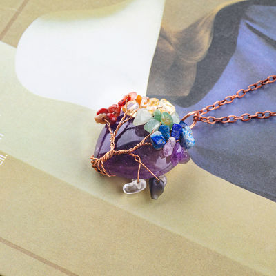 Un collier de quartz en forme de cœur