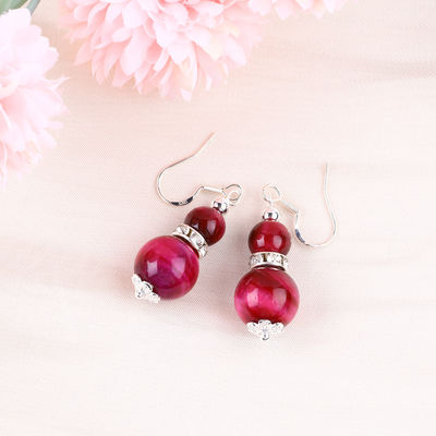 Des boucles d'oreilles en pierre de cristal faites à la main L'œil de tigre rose Rouge Pendant de pierre précieuse Boucles d'oreilles en perles