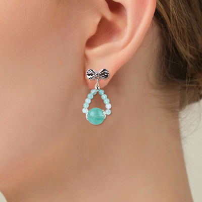 Des boucles d'oreilles en pierre de cristal faites à la main, des boucles d'oreilles en pierre précieuse en fleurite verte, des boucles d'oreilles en arc en perles, des boucles d'oreilles en pendentif.