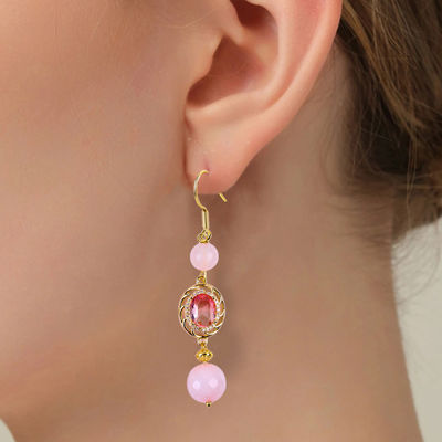 Perle en forme ronde de quartz rose naturel en forme de cristal multiforme avec une boucle d'oreille en forme ovale rose