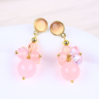 Des boucles d'oreilles en perles rondes pour le port quotidien