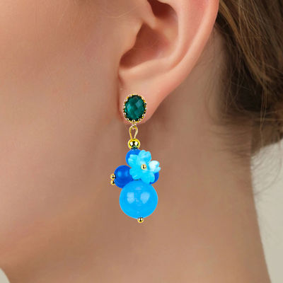 Des boucles d'oreilles en bleu de calcédoine cristalline faites à la main DIY pendentif ovale en perles de perles adaptées au port quotidien