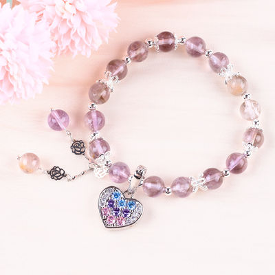 Un bracelet en pierre naturelle fait à la main