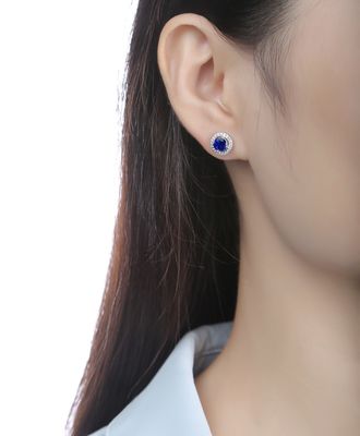 Des boucles d'oreilles en pierre précieuse pour les cadeaux