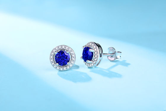Des boucles d'oreilles en pierre précieuse pour les cadeaux
