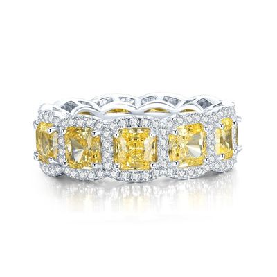 Des bagues de mariage et de fiançailles en pierre jaune de luxe pour la fête