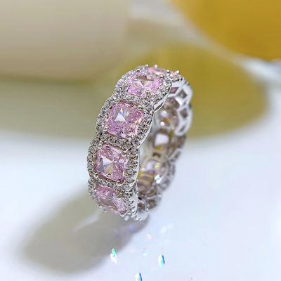 Des bagues de mariage et de fiançailles en pierre jaune de luxe pour la fête