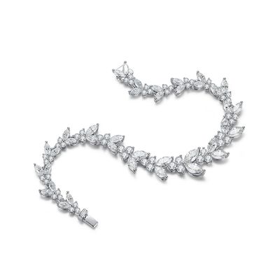 Un bracelet de tennis en moissanite pour les fiançailles.