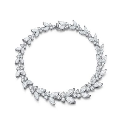 Un bracelet de tennis en moissanite pour les fiançailles.