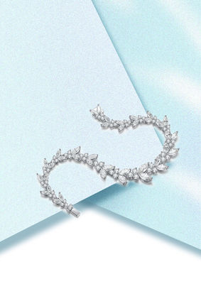 Un bracelet de tennis en moissanite pour les fiançailles.