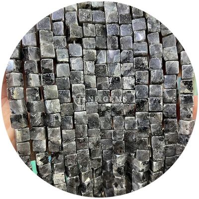 Vente en gros de pierres précieuses en cristal naturel en forme carrée Perles cube Perles de pierre en vrac accessoires Perles cube espaceurs pour bijoux
