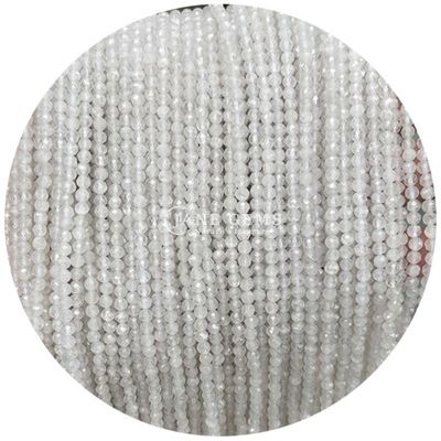 Perles de pierres précieuses cristallines naturelles de forme ronde à facettes petites de jade blanc Howlite Franges de perles lâches pour bracelets