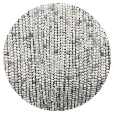 Perles de pierres précieuses cristallines naturelles de forme ronde à facettes petites de jade blanc Howlite Franges de perles lâches pour bracelets