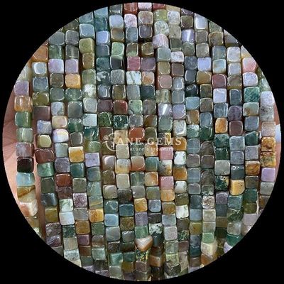 Des perles d'agate bleu indienne pour la guérison des cristaux et la fabrication de bijoux DIY de différentes tailles