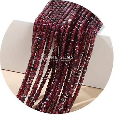 Fabrication de bijoux et de bijoux en pierre précieuse