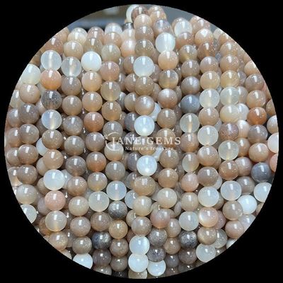 Des perles de pierres précieuses naturelles de plusieurs couleurs des perles de pierres précieuses naturelles de l'aquamarin