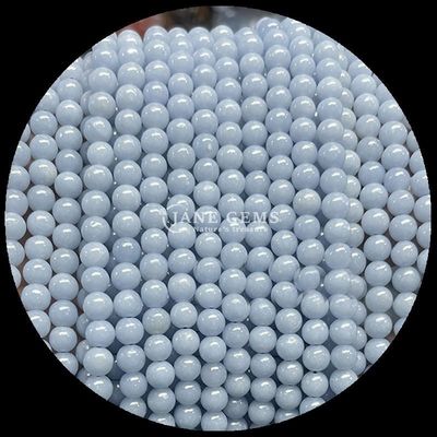 Des perles de pierres précieuses naturelles de plusieurs couleurs des perles de pierres précieuses naturelles de l'aquamarin