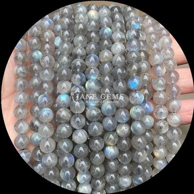 Des perles de pierres précieuses naturelles de plusieurs couleurs des perles de pierres précieuses naturelles de l'aquamarin