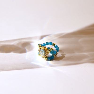 Une bague à perles de cristal d'apatite à facettes, un bracelet pour la désintoxication et la stabilité émotionnelle.