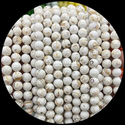 Des bracelets, des perles de pierre précieuse, des tiges de perles en turquoise pour la fabrication de bijoux