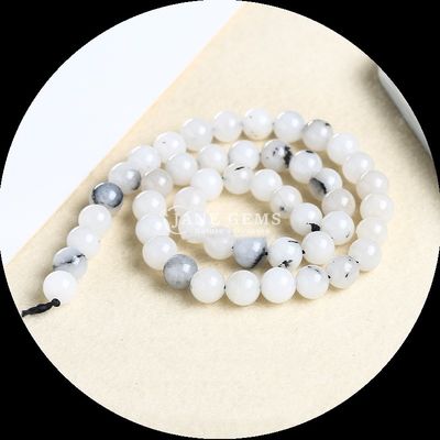 Des perles de pierre précieuse naturelle en plusieurs couleurs, en calcédoine ronde et en perles lâches, parfaites pour les créateurs de bijoux.