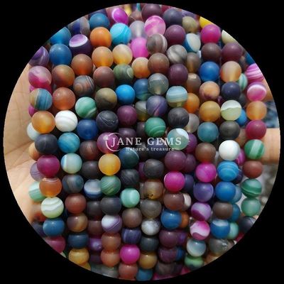 La pierre précieuse naturelle, agate à bandes variées, agate glacée ronde, agate à perles lâches, est l'addition parfaite à votre collection de colliers.