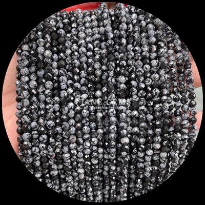 Les pierres précieuses naturelles Perles découpées en rondes Cristal facétuel de guérison Mini pierres précieuses Mousse Agate Flocon de neige Obsidienne Divers fils de perles lâches Idéal pour les accessoires artisanaux